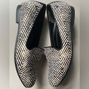Women’s Vionic Willa Black and White Calf Hair Flats Zebra design sz 7‎